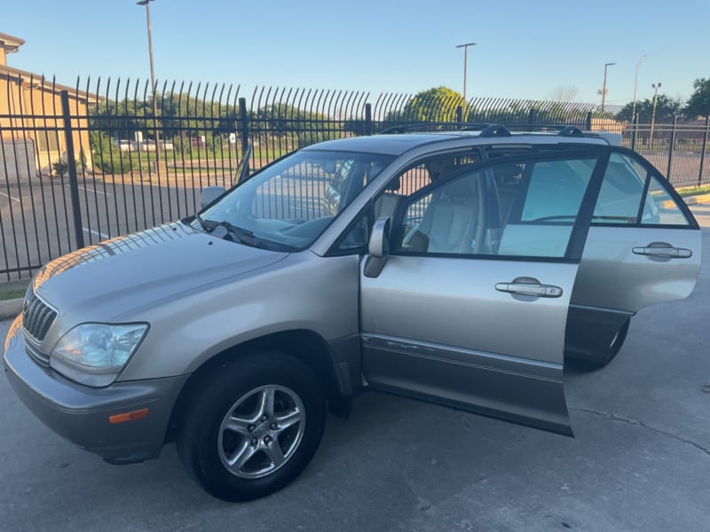 Lexus RX 300 2002 price $3,500