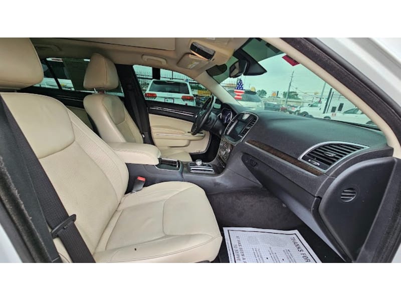 Chrysler 300 2016 price 7995