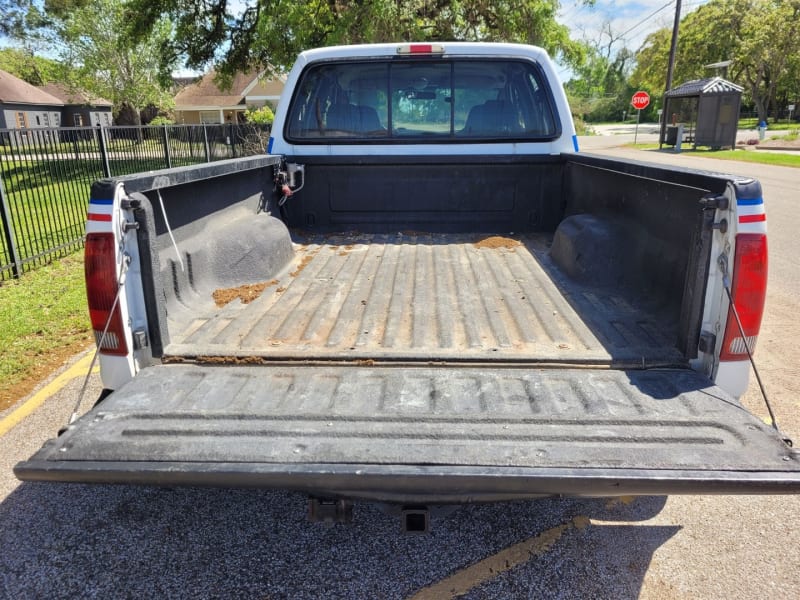 Ford Super Duty F-350 DRW 2004 price $11,000 Cash