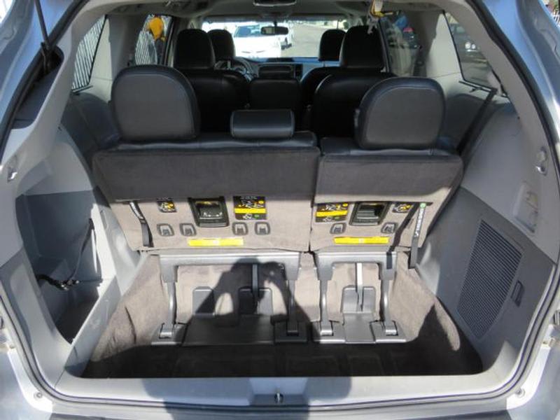 Toyota Sienna 2014 price $10,950