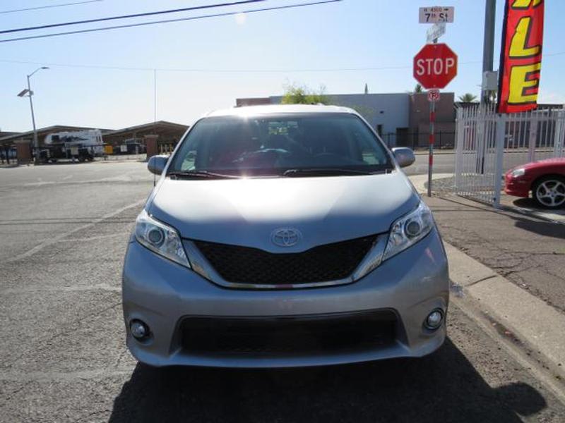 Toyota Sienna 2014 price $10,950