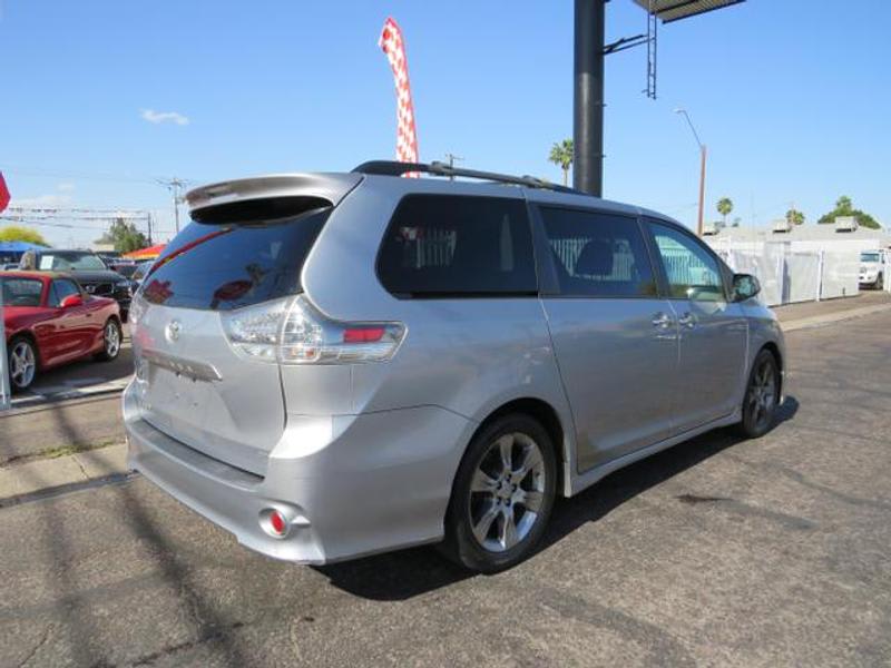 Toyota Sienna 2014 price $10,950