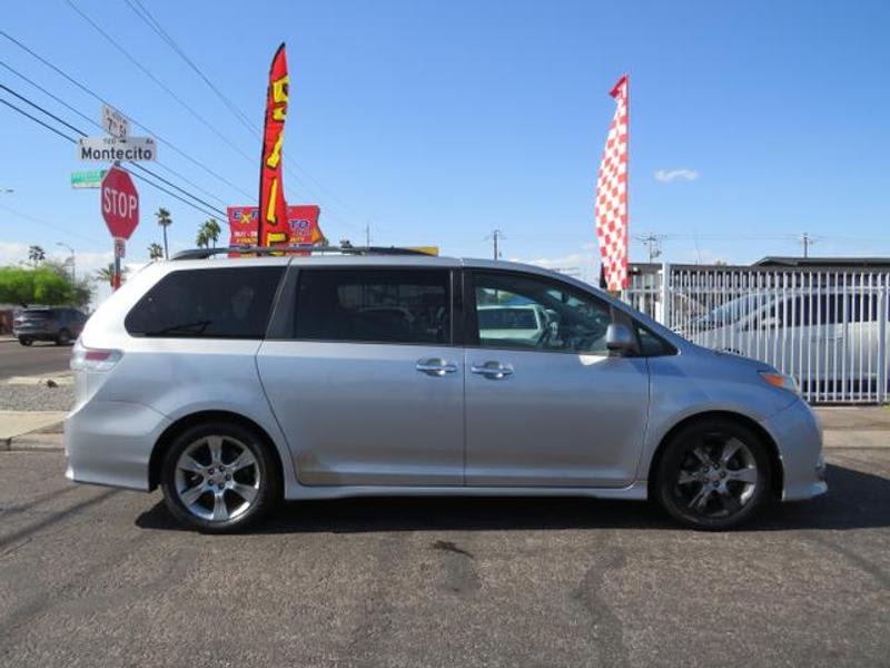 Toyota Sienna 2014 price $10,950