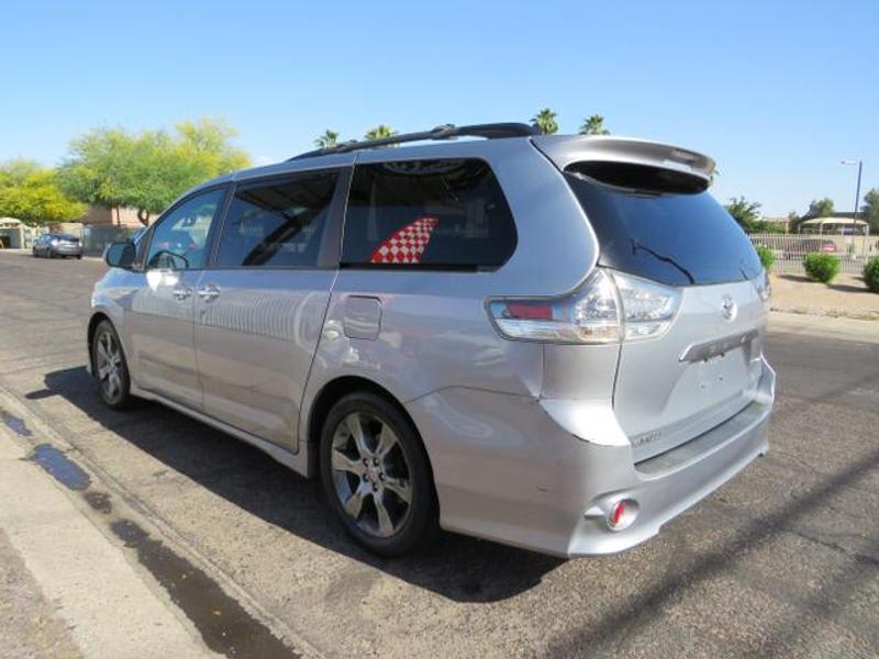 Toyota Sienna 2014 price $10,950