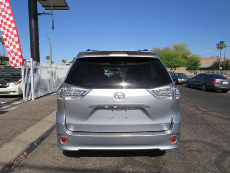 Toyota Sienna 2014 price $10,950