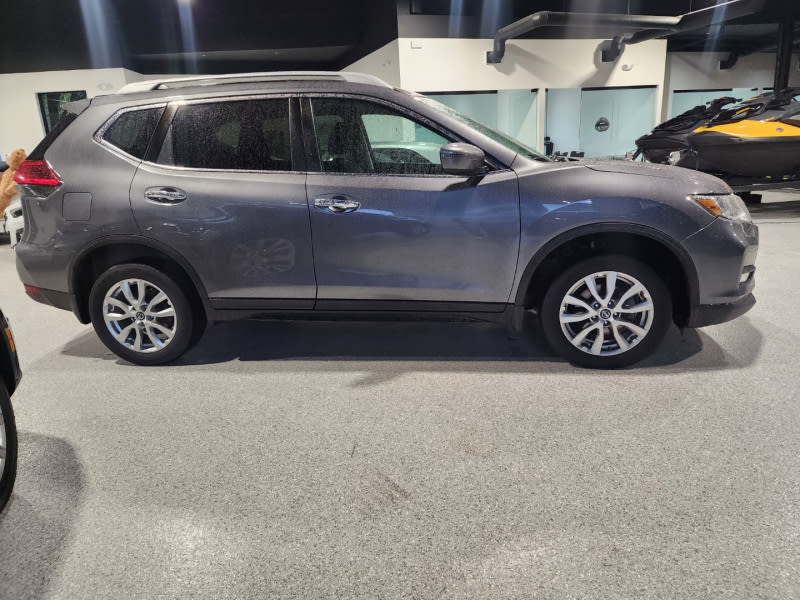 Nissan Rogue 2017 price $15,995