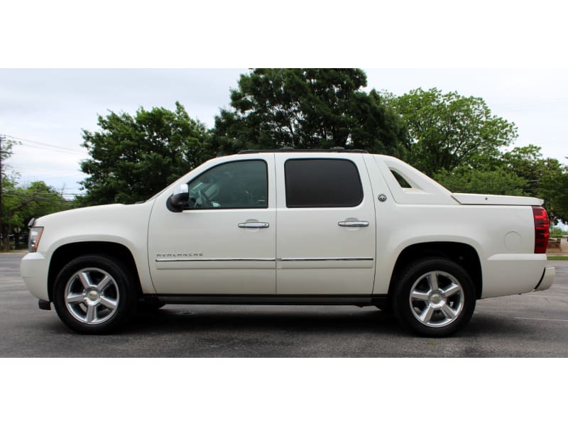 Chevrolet Avalanche 2013 price $21,400