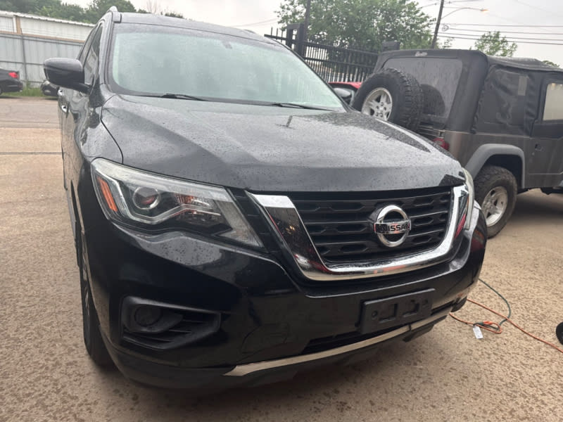 Nissan Pathfinder 2017 price $7,900