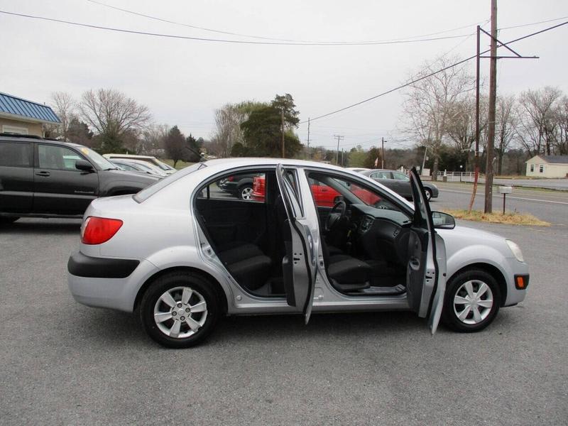 Kia Rio 2006 price $4,995