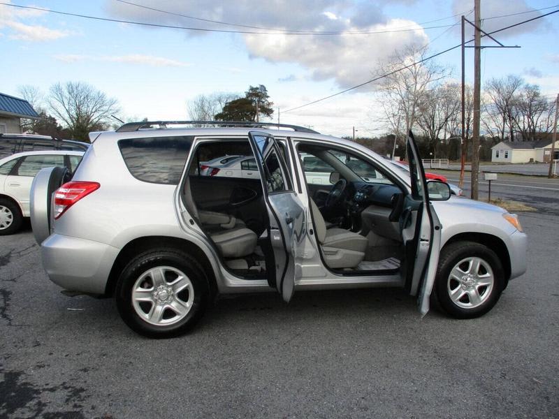 Toyota RAV4 2009 price $8,795