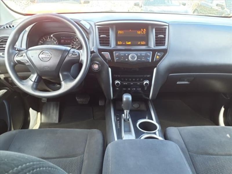 Nissan Pathfinder 2013 price $8,888