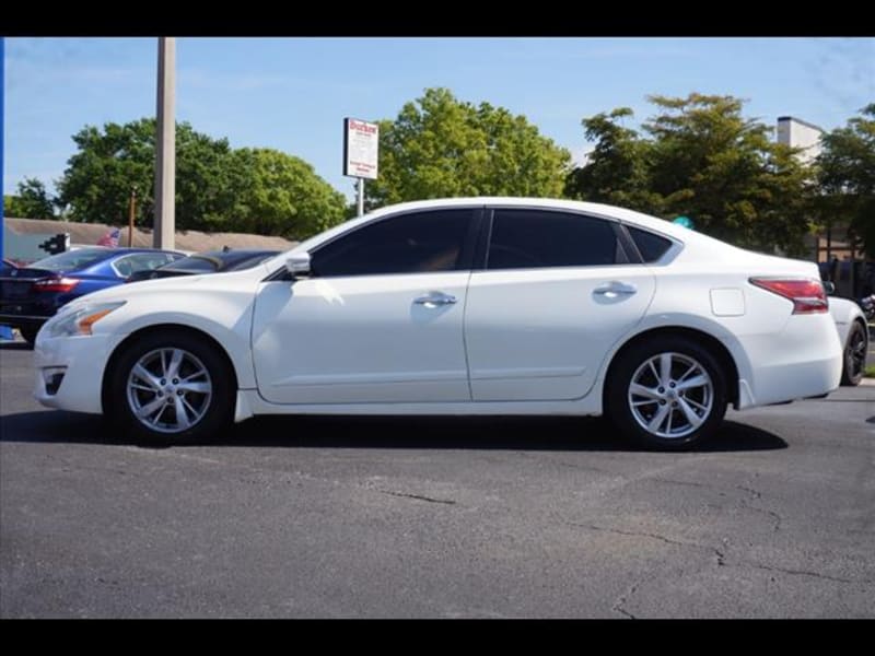 Nissan Altima 2015 price $9,888