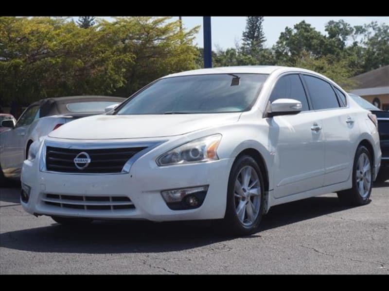 Nissan Altima 2015 price $9,888