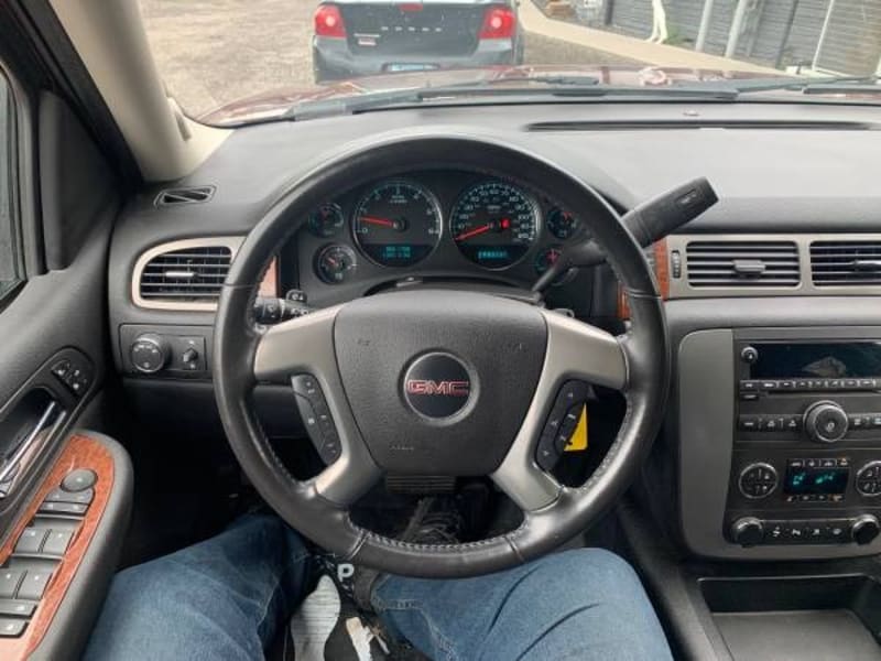 Chevrolet Suburban 2011 price $8,999