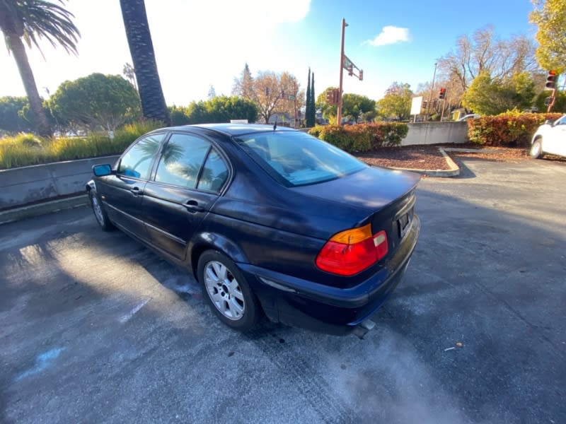 BMW 3-Series 2000 price $4,250