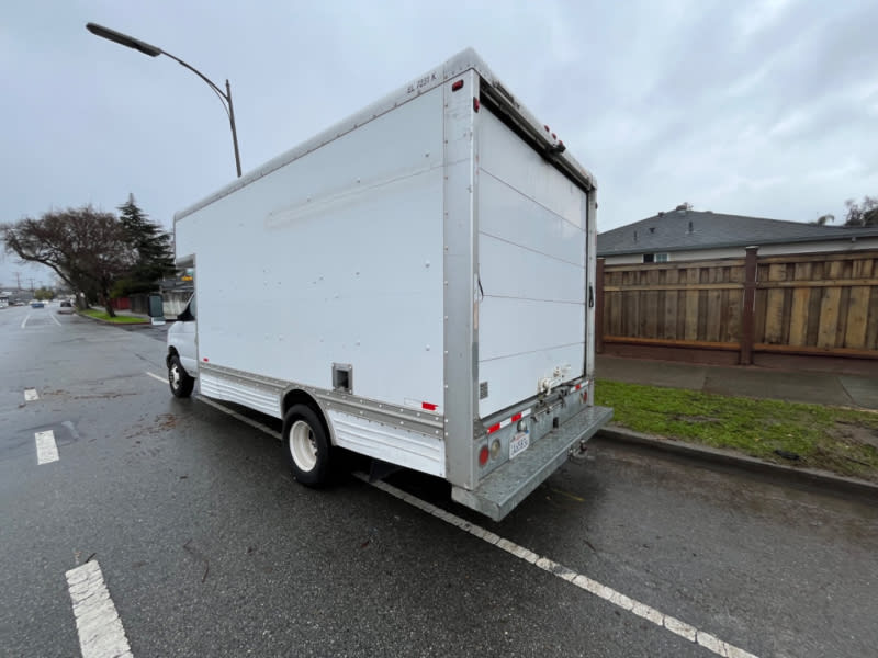 Ford Econoline Cutaway 2006 price $14,950