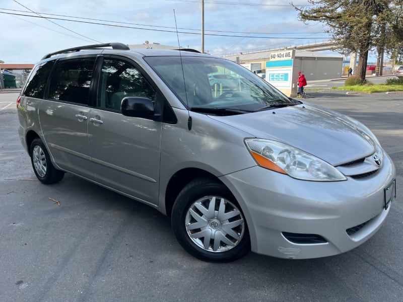 Toyota Sienna 2010 price $9,788