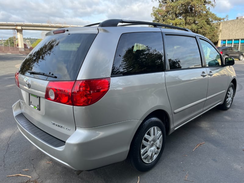 Toyota Sienna 2010 price $9,899