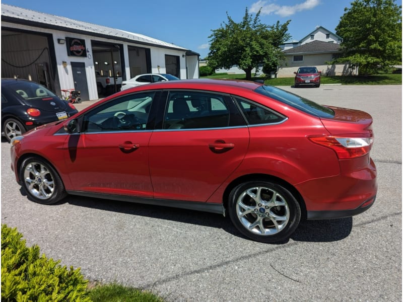 Ford Focus 2012 price $5,995