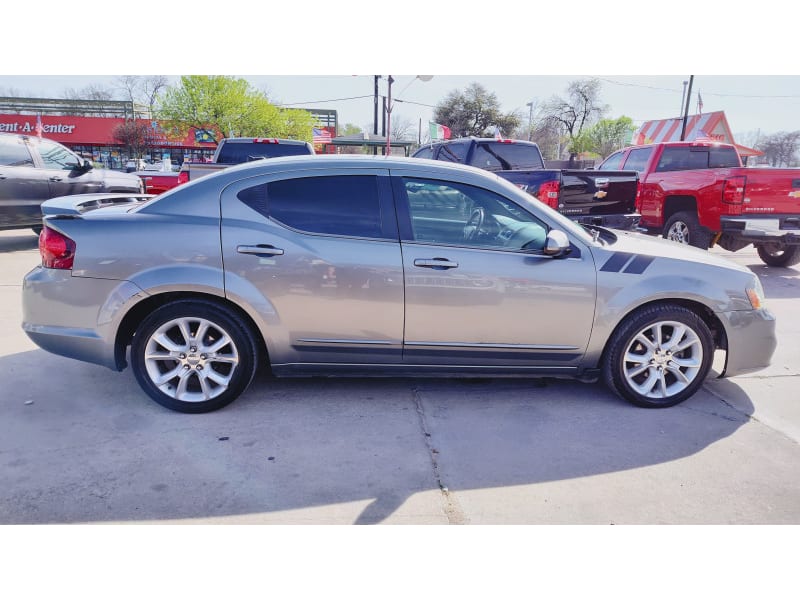 Dodge Avenger 2013 price $9,995