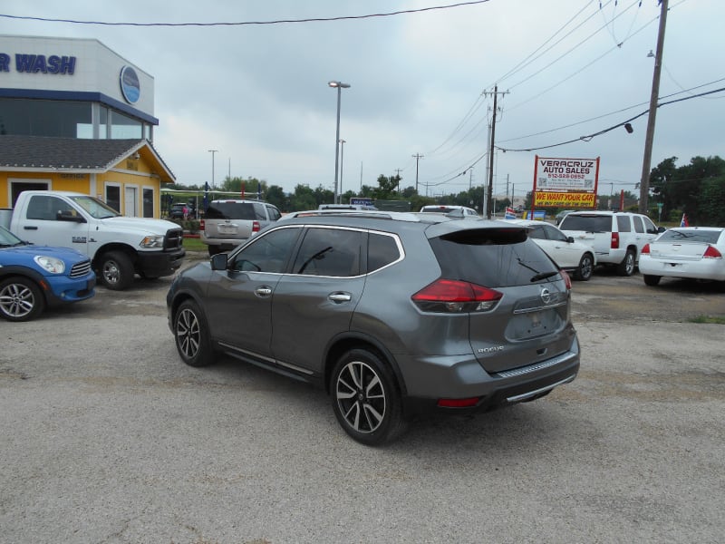 Nissan Rogue 2017 price $18,500