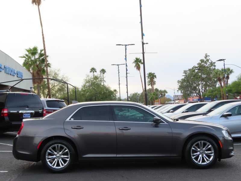 Chrysler 300-Series 2016 price $15,995