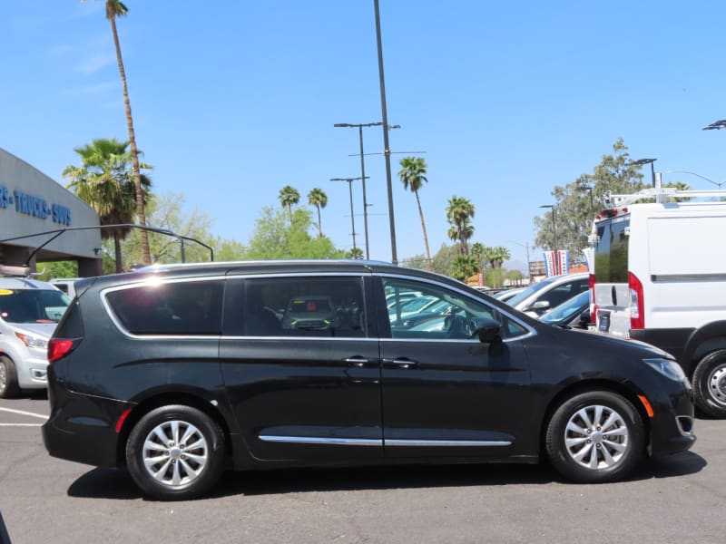 Chrysler Pacifica 2018 price $16,995