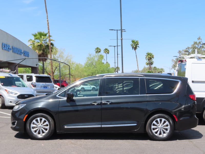 Chrysler Pacifica 2018 price $16,995