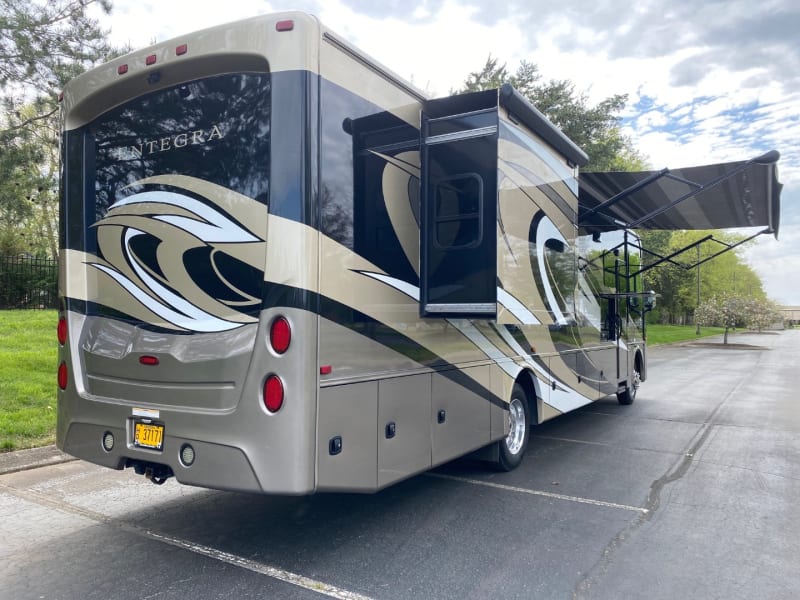 Ford F-53 Motorhome Stripped Chassis 2018 price $139,999