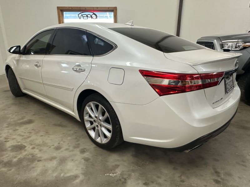 Toyota Avalon 2015 price $20,900