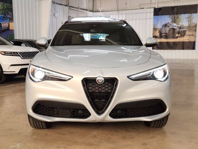 Alfa Romeo Stelvio 2022 price $26,990