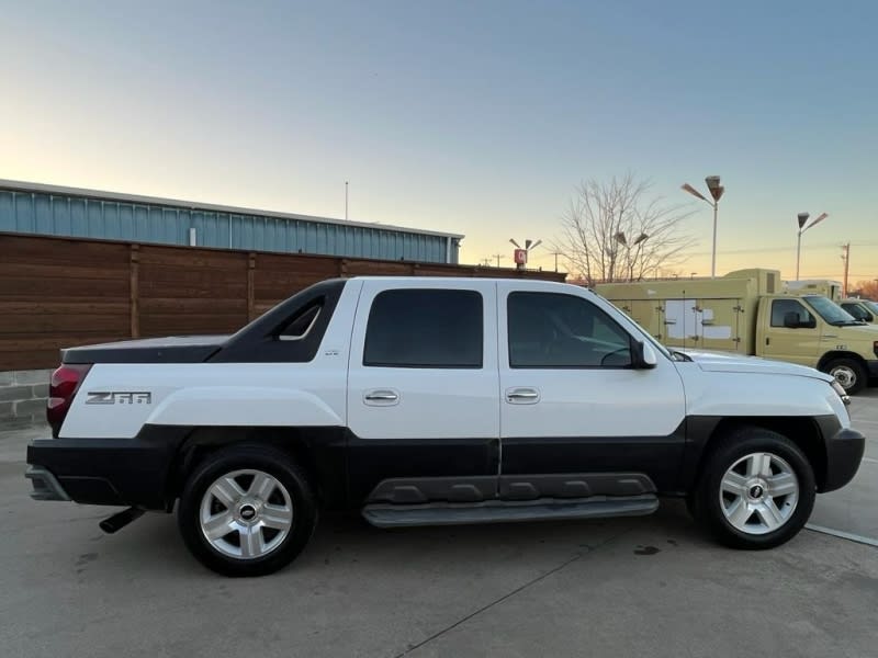 Chevrolet Avalanche 2002 price $8,700