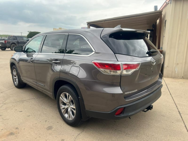 Toyota Highlander 2016 price $18,500