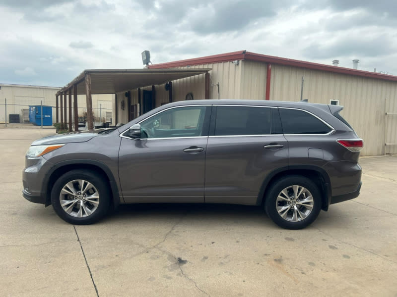 Toyota Highlander 2016 price $18,500