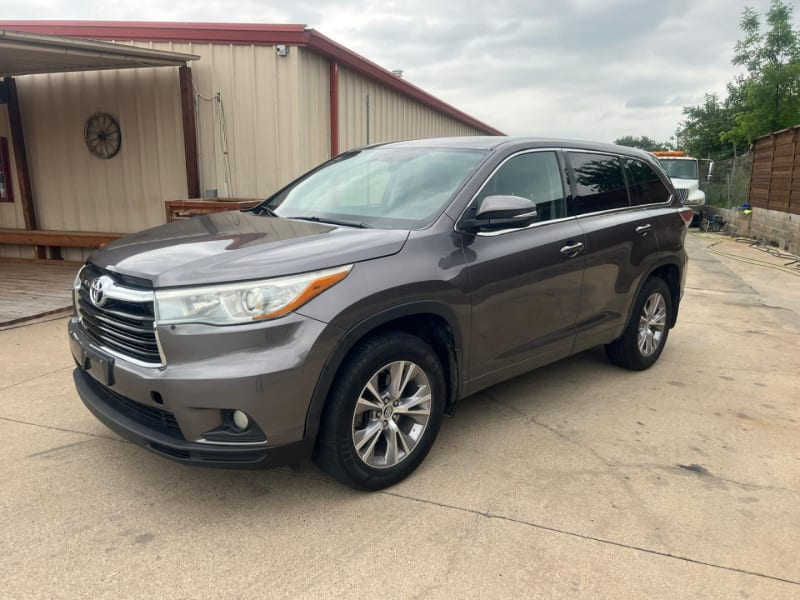 Toyota Highlander 2016 price $18,500