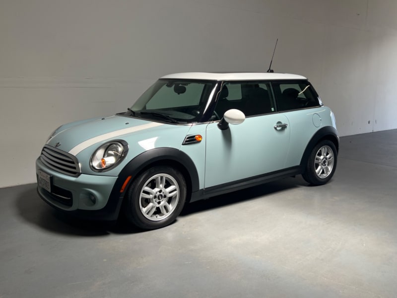 Mini Cooper Hardtop 2013 price $10,700