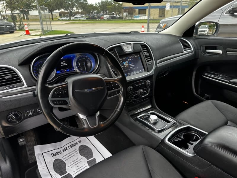 CHRYSLER 300 2019 price $17,888