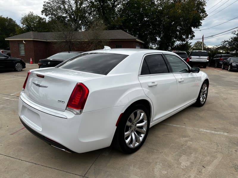 CHRYSLER 300 2019 price $17,888