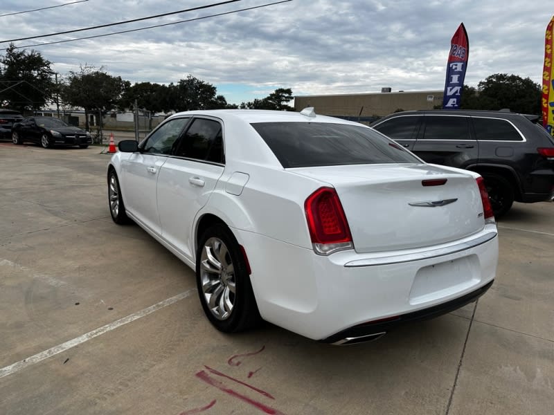 CHRYSLER 300 2019 price $17,788