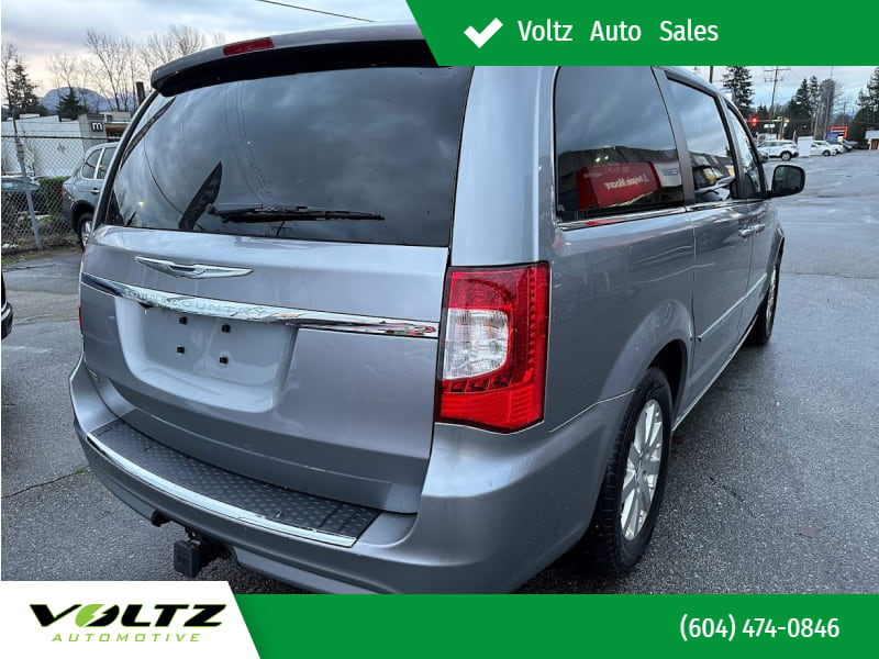 Chrysler Town & Country 2016 price $9,800