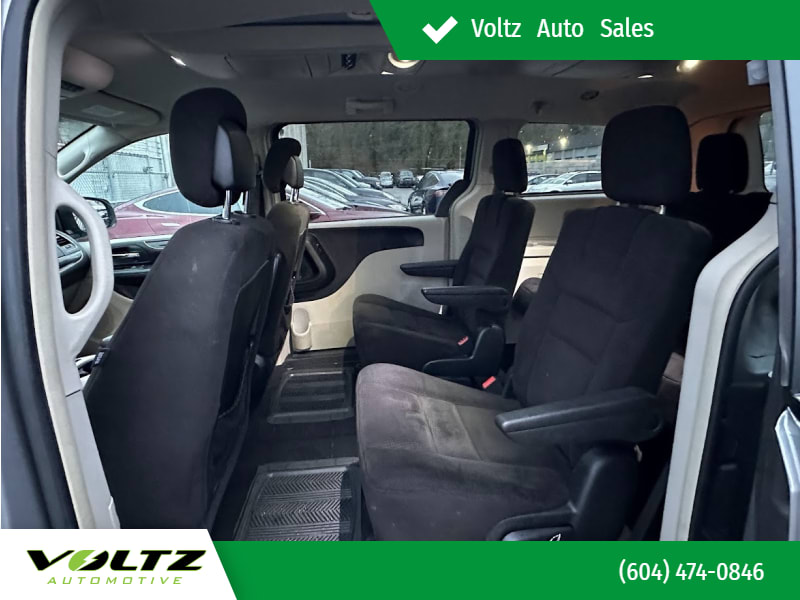 Chrysler Town & Country 2016 price $14,800