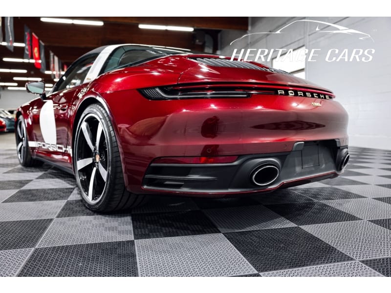 Porsche 911 2021 price $299,090