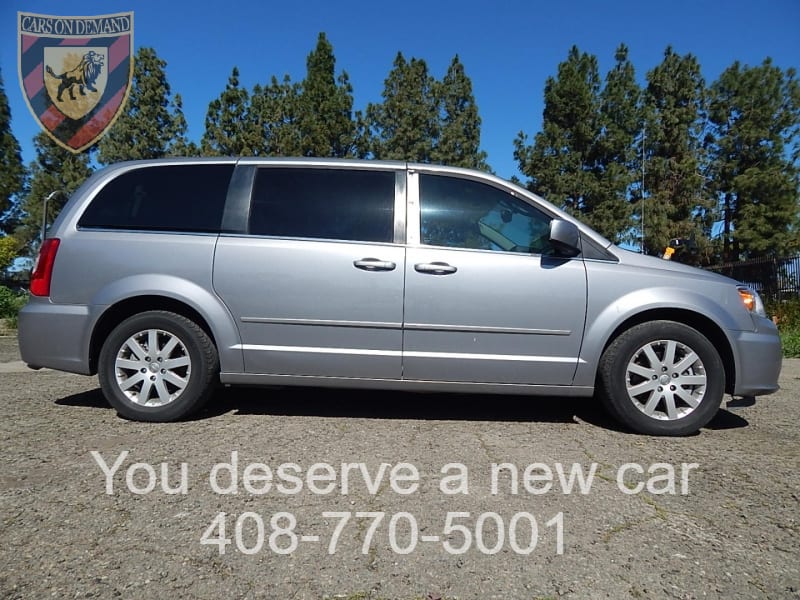 Chrysler Town & Country 2016 price $12,250