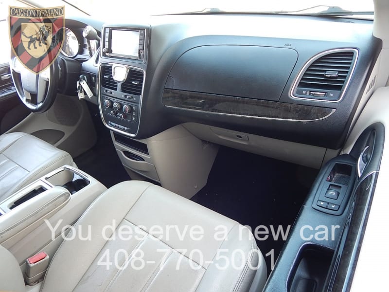 Chrysler Town & Country 2016 price $12,250