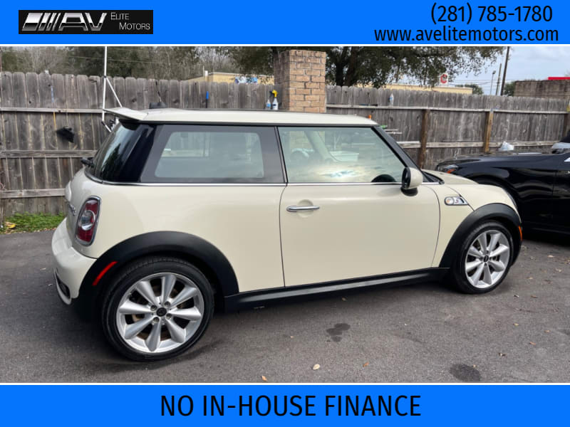 Mini Cooper Hardtop 2012 price $7,450