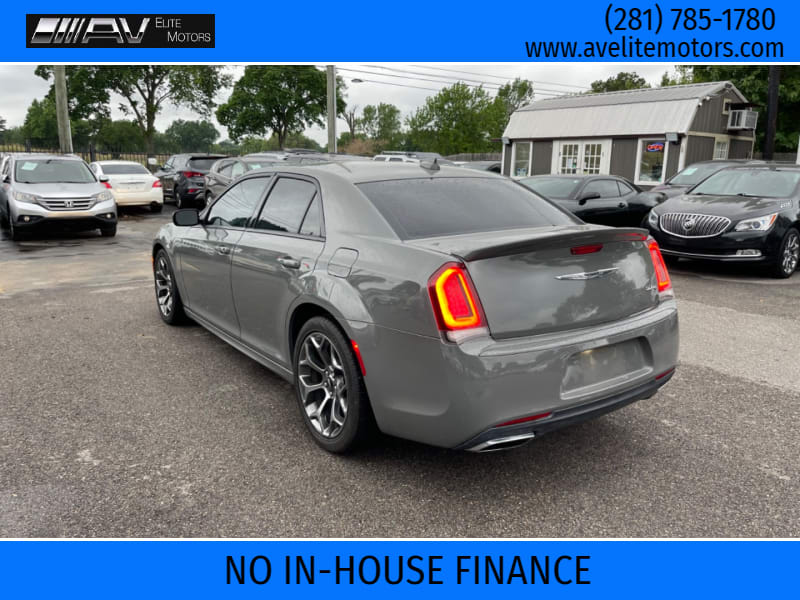 Chrysler 300 2018 price $12,995