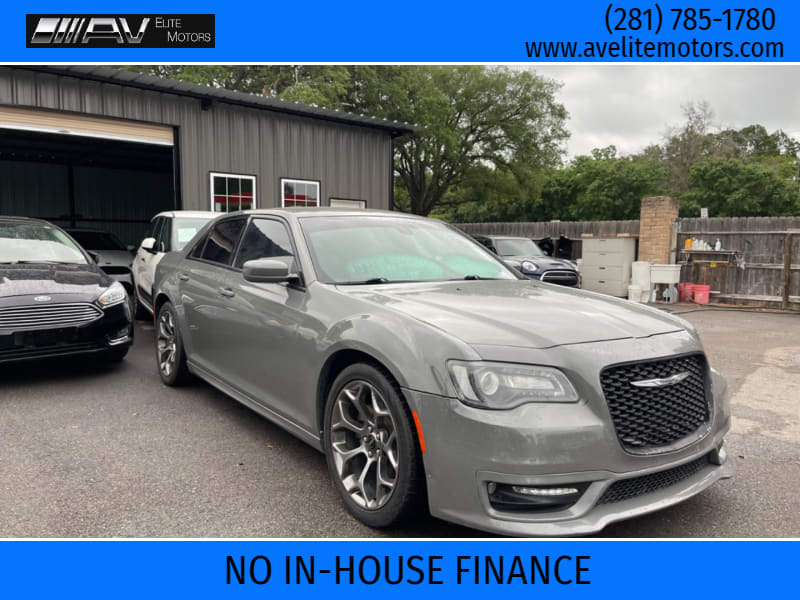 Chrysler 300 2018 price $12,995