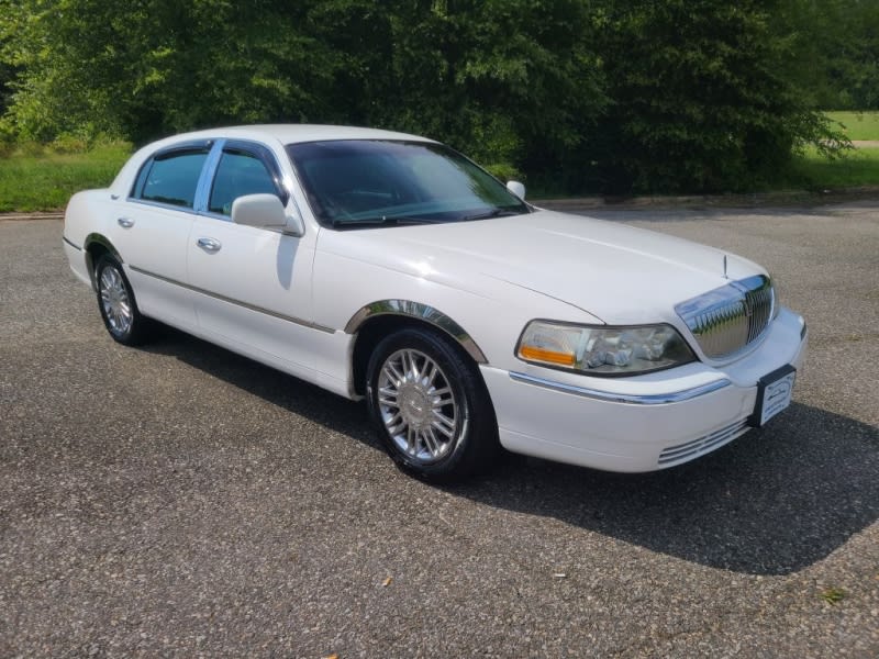LINCOLN TOWN CAR 2010 price $7,000