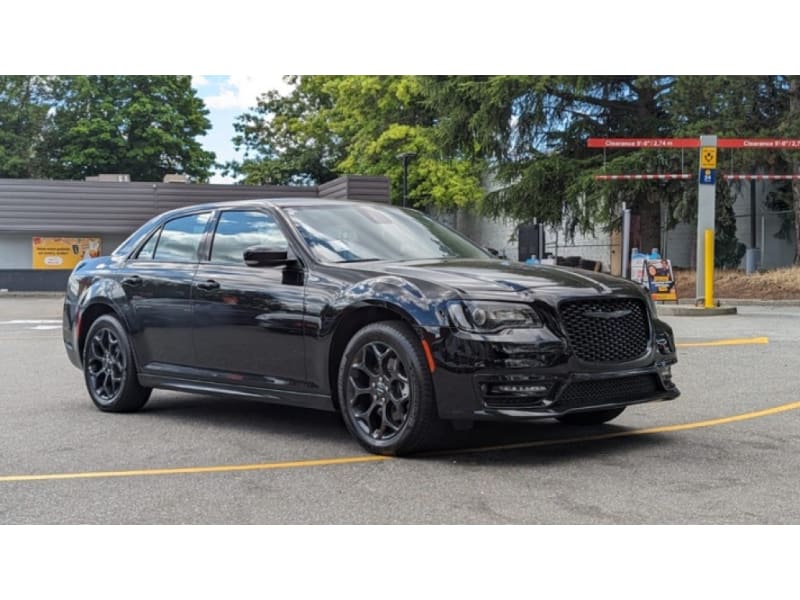 Chrysler 300 2022 price $49,889