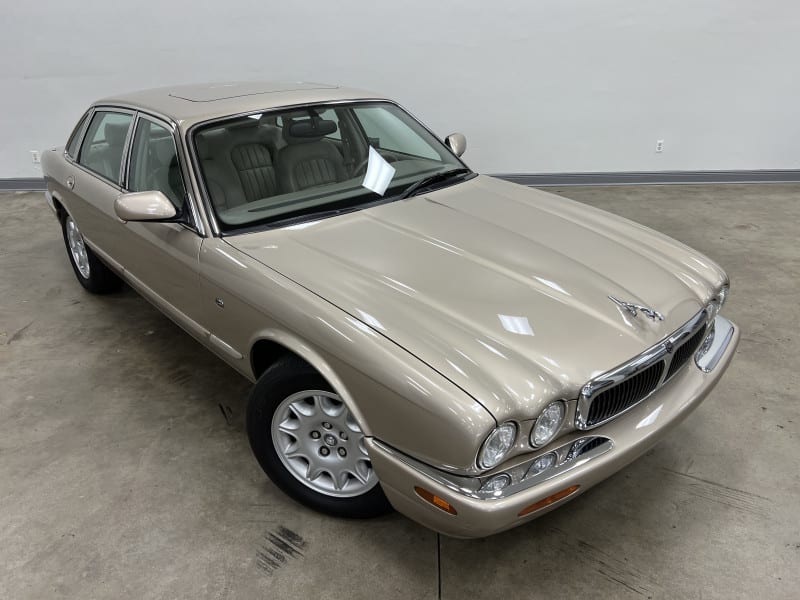 Jaguar XJ 1999 price $9,977